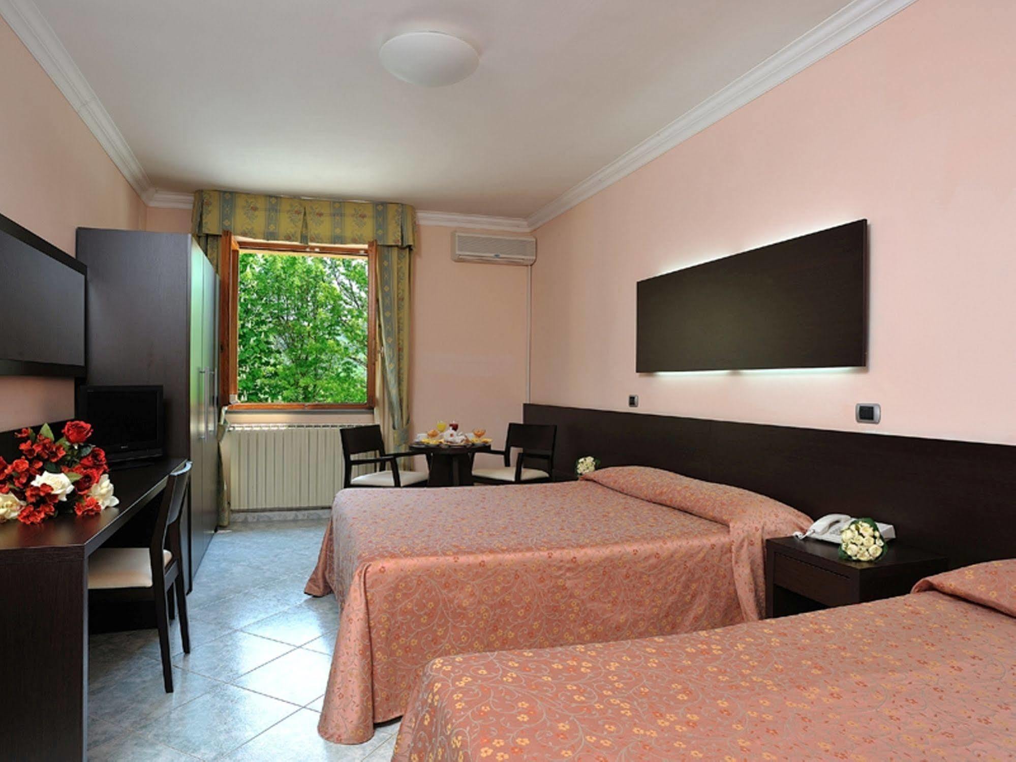Hotel La Meridiana Urbino Exterior foto